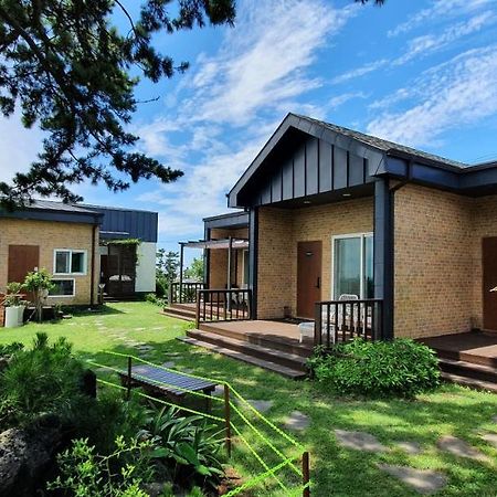 Wind Jeju Cafe & Pension Szogüpho Kültér fotó