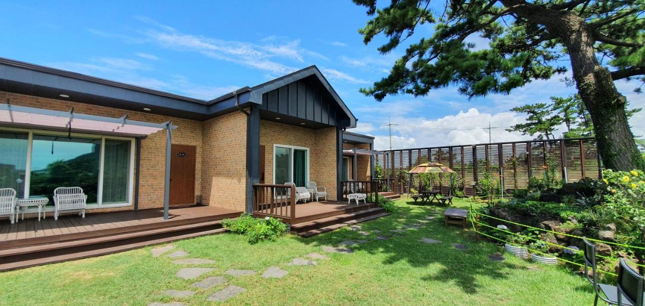 Wind Jeju Cafe & Pension Szogüpho Kültér fotó