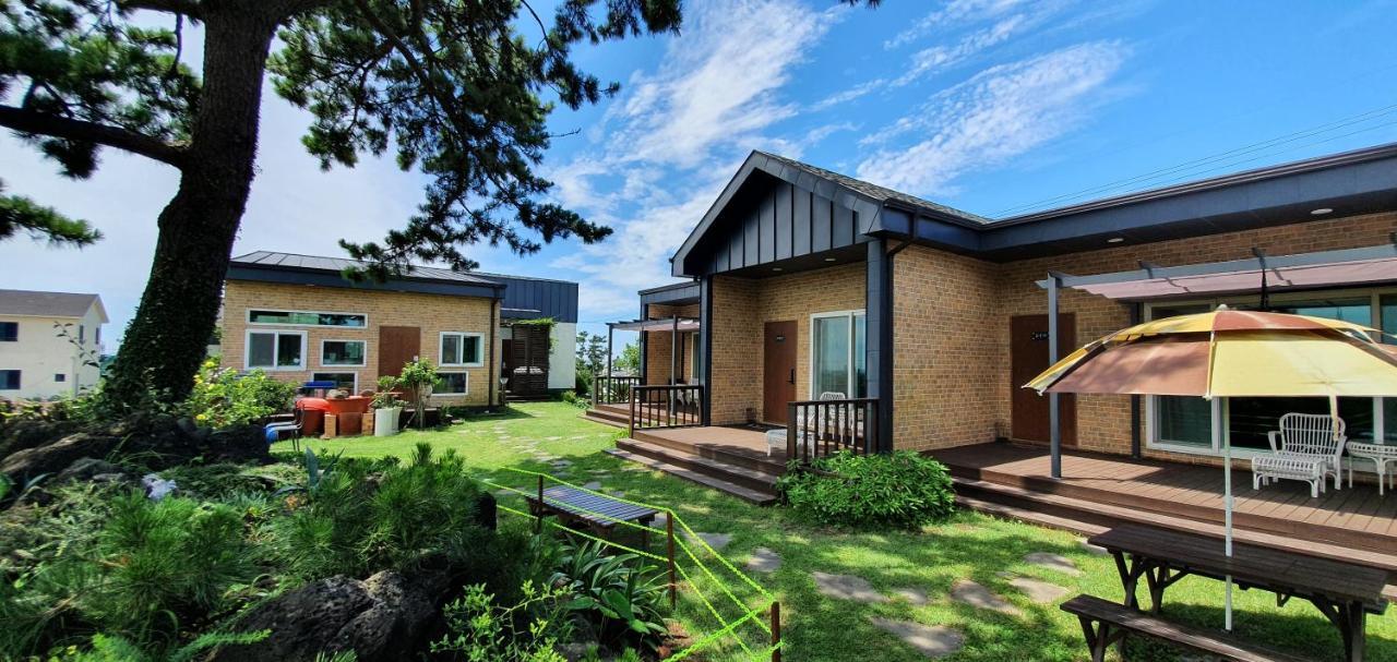 Wind Jeju Cafe & Pension Szogüpho Kültér fotó