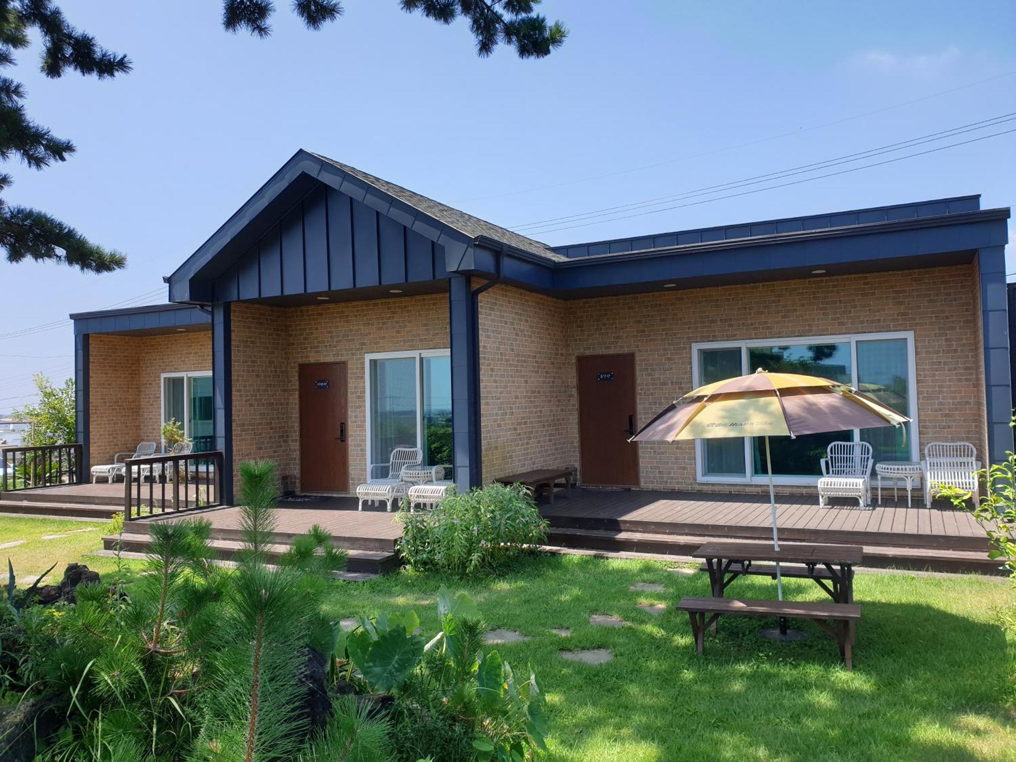 Wind Jeju Cafe & Pension Szogüpho Kültér fotó