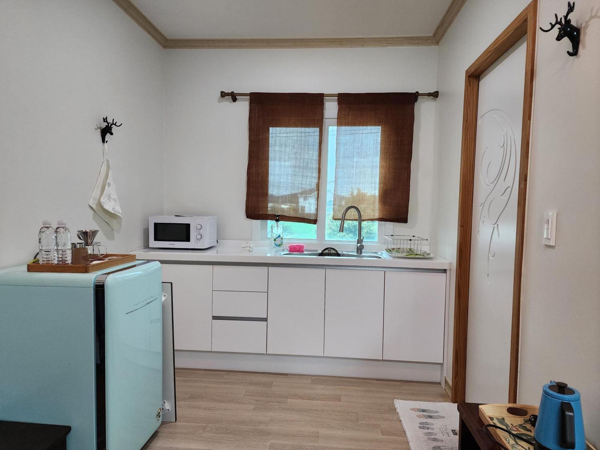 Wind Jeju Cafe & Pension Szogüpho Kültér fotó