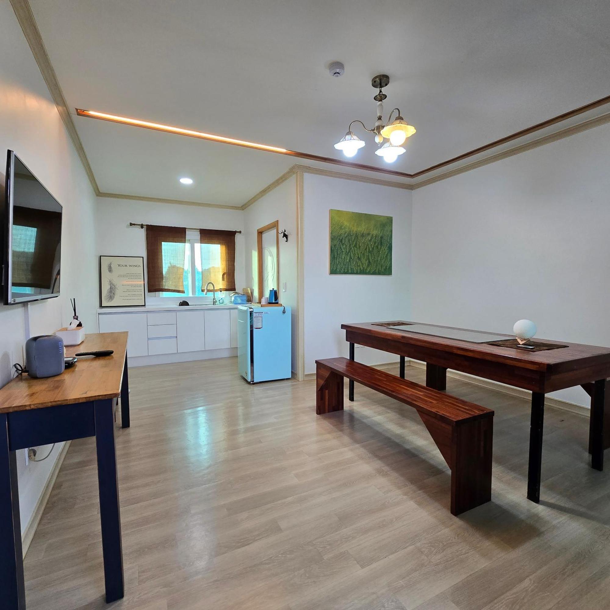 Wind Jeju Cafe & Pension Szogüpho Kültér fotó
