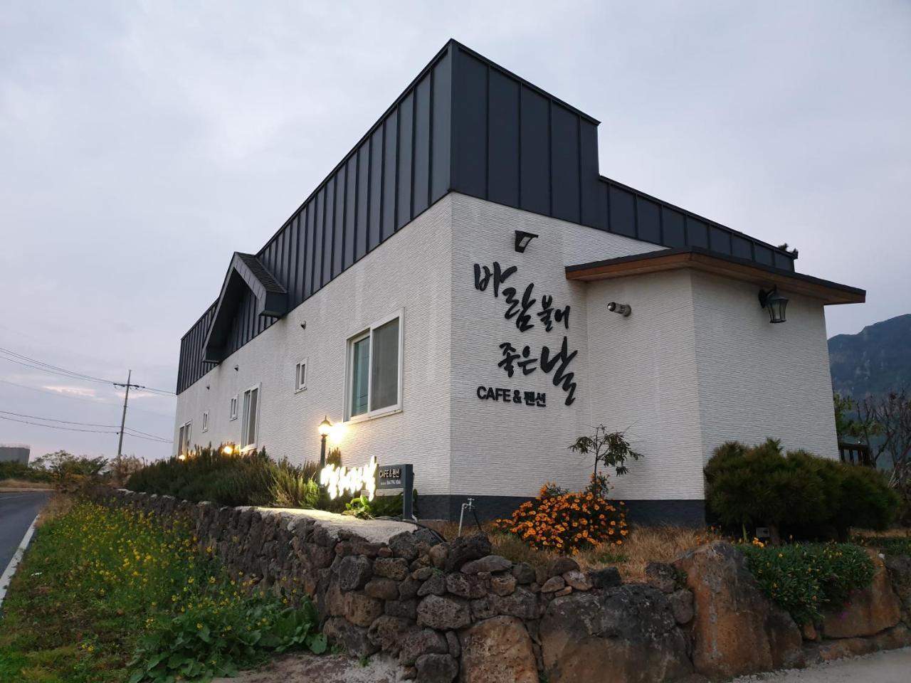 Wind Jeju Cafe & Pension Szogüpho Kültér fotó