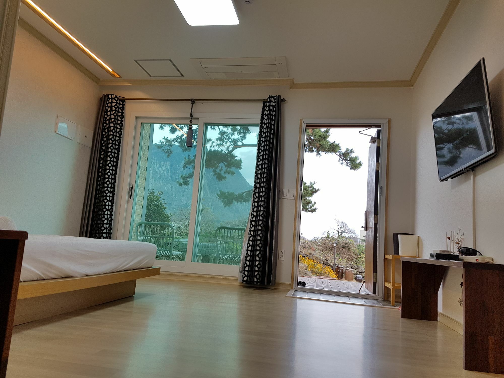 Wind Jeju Cafe & Pension Szogüpho Kültér fotó