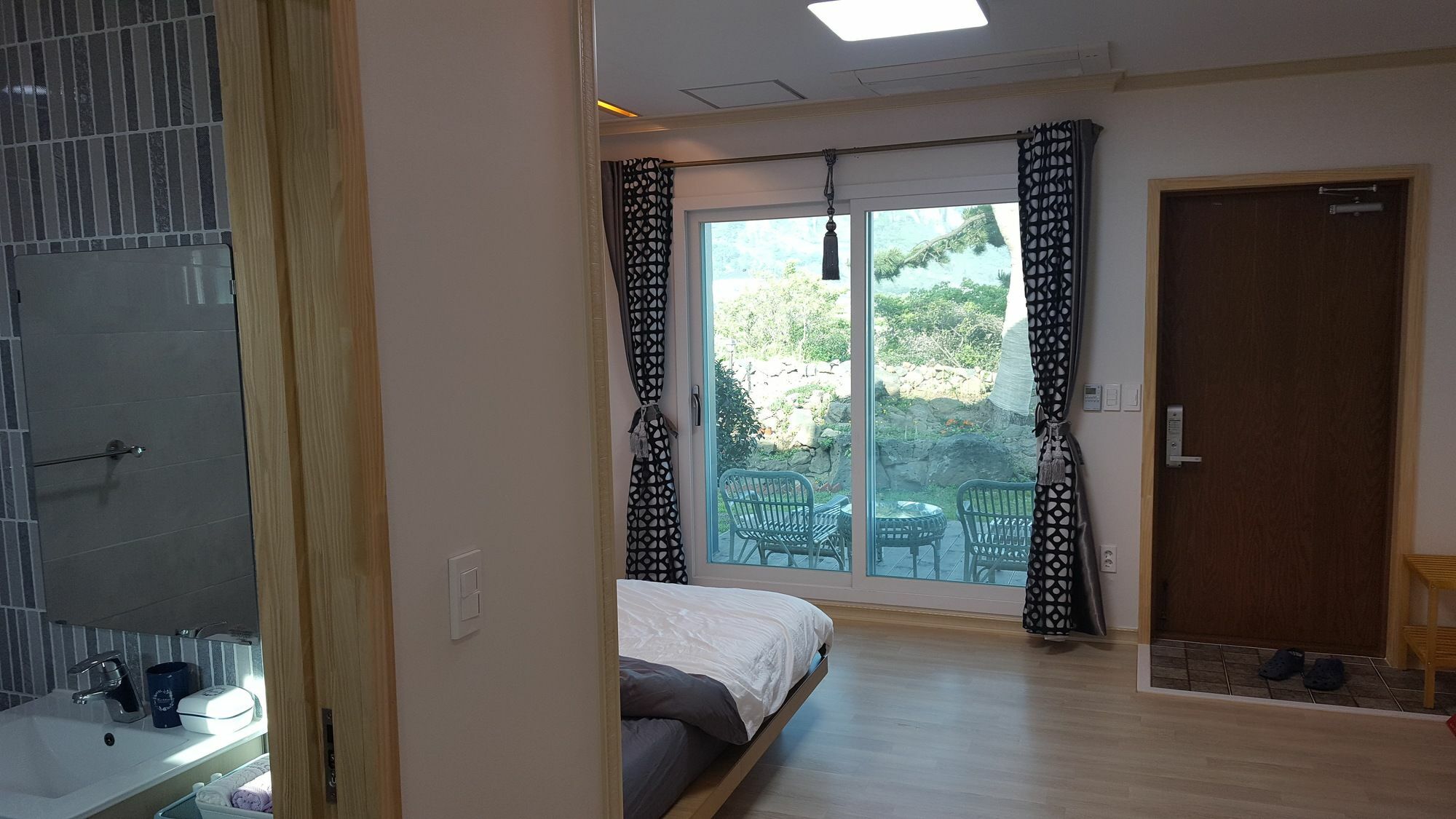 Wind Jeju Cafe & Pension Szogüpho Kültér fotó