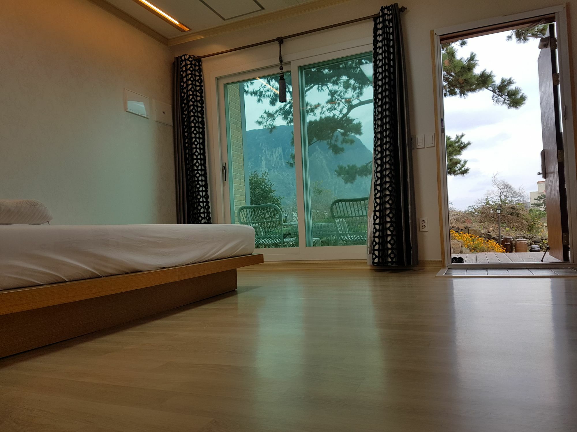 Wind Jeju Cafe & Pension Szogüpho Kültér fotó