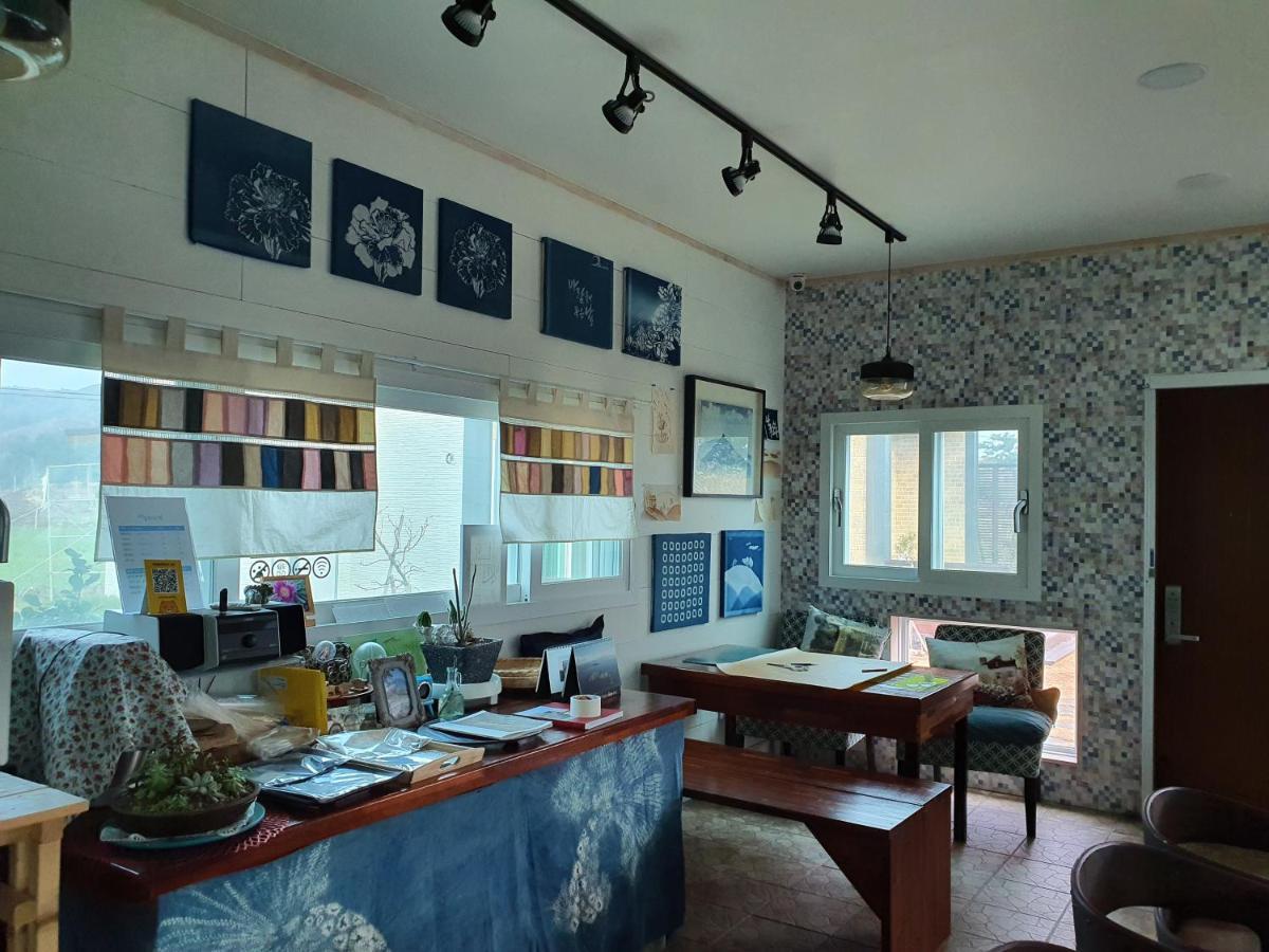 Wind Jeju Cafe & Pension Szogüpho Kültér fotó