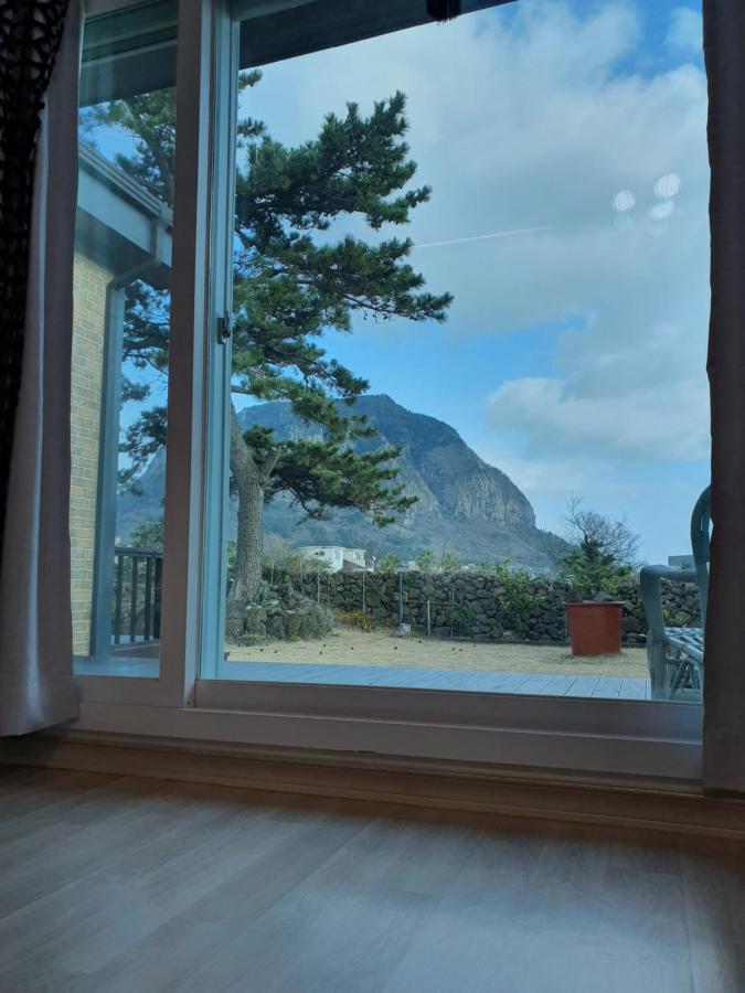 Wind Jeju Cafe & Pension Szogüpho Kültér fotó